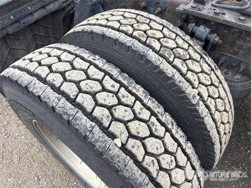 Freightliner Cascadia 126 6x4 T/A Sleeper Truck Tractor Тягачі