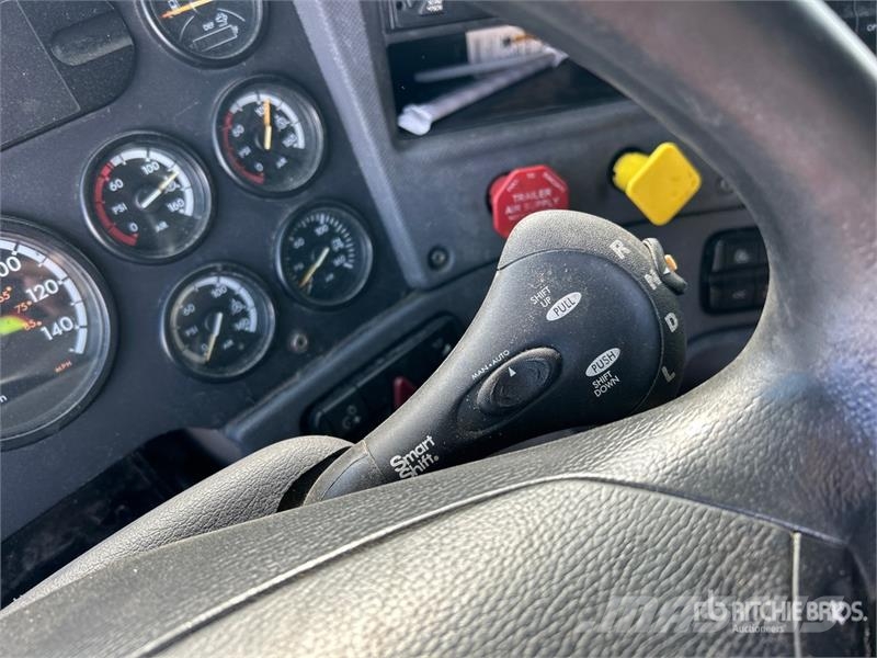 Freightliner Cascadia 125 6x2 T/A Sleeper Truck Tractor وحدات الجر