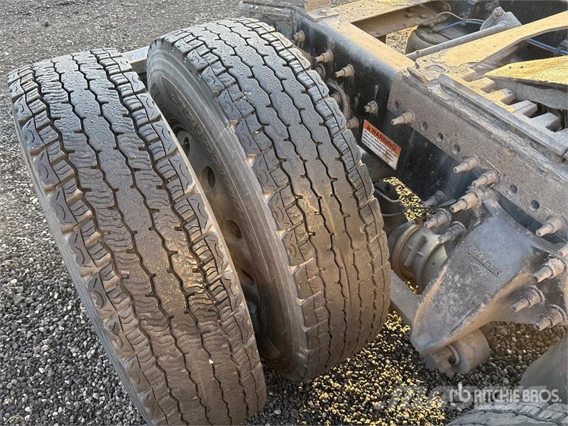 Freightliner Cascadia 126 6x4 T/A Sleeper Truck Tractor Седельные тягачи