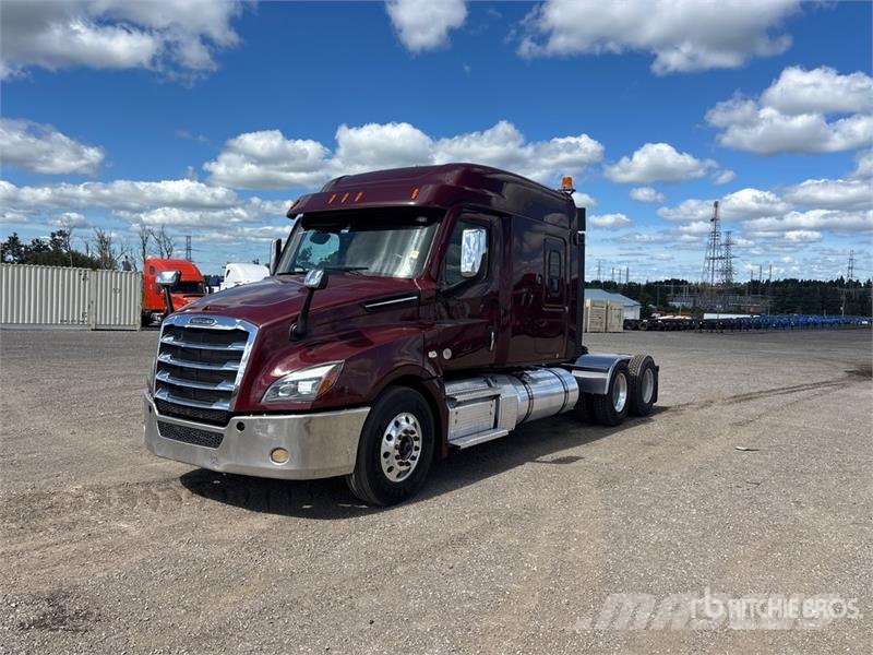 Freightliner Cascadia 126 6x4 T/A Sleeper Truck Tractor Tegljači