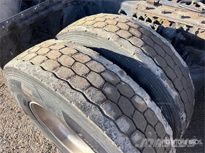 Freightliner Cascadia 126 6x4 T/A Sleeper Truck Tractor Влекачи