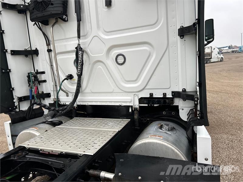 Freightliner Cascadia 126 وحدات الجر