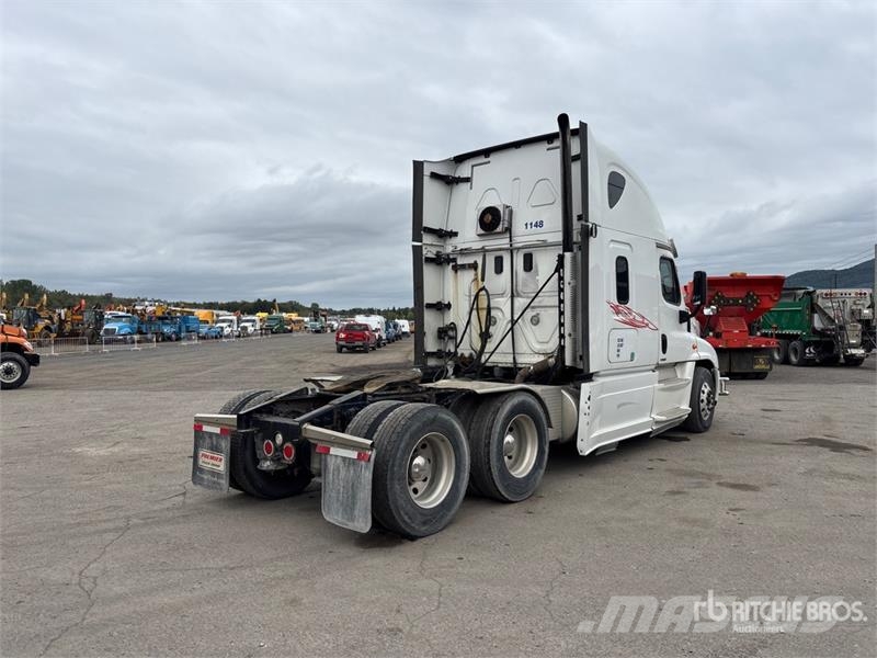 Freightliner Cascadia 125 T/A Sleeper Truck Tractor Sadulveokid