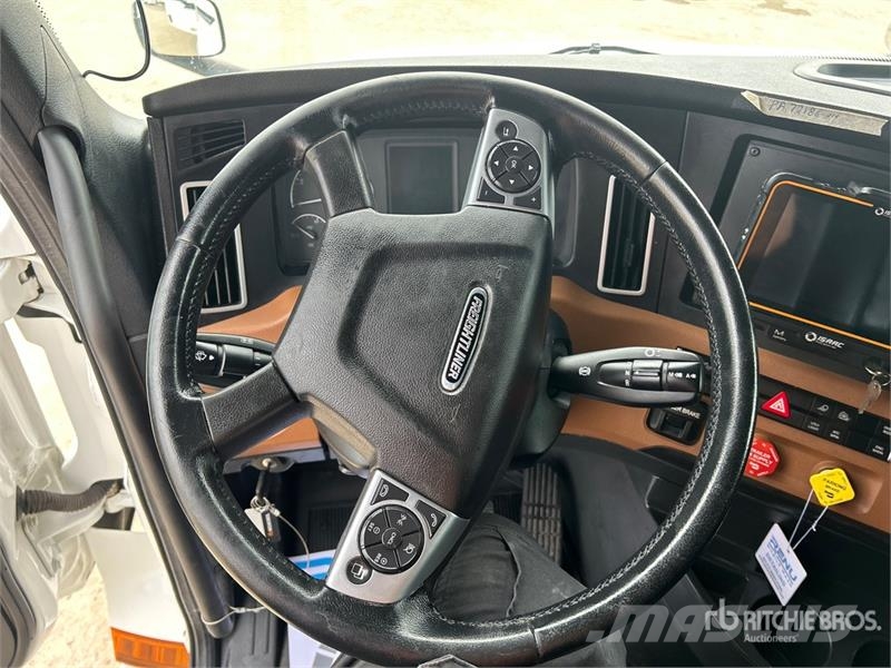 Freightliner Cascadia 126 وحدات الجر
