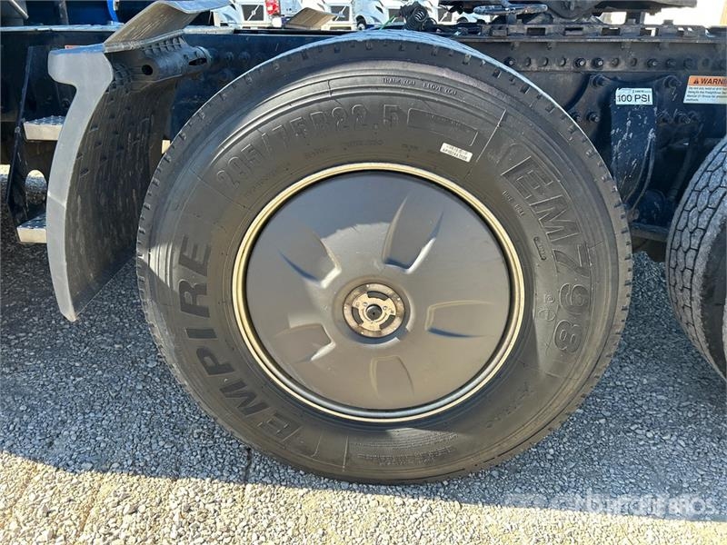 Freightliner Cascadia 126 6x4 T/A Sleeper Truck Tractor وحدات الجر