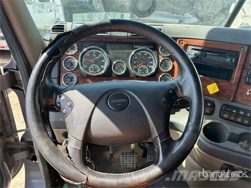 Freightliner Cascadia 125 6x4 T/A Sleeper Truck Tractor Tegljači