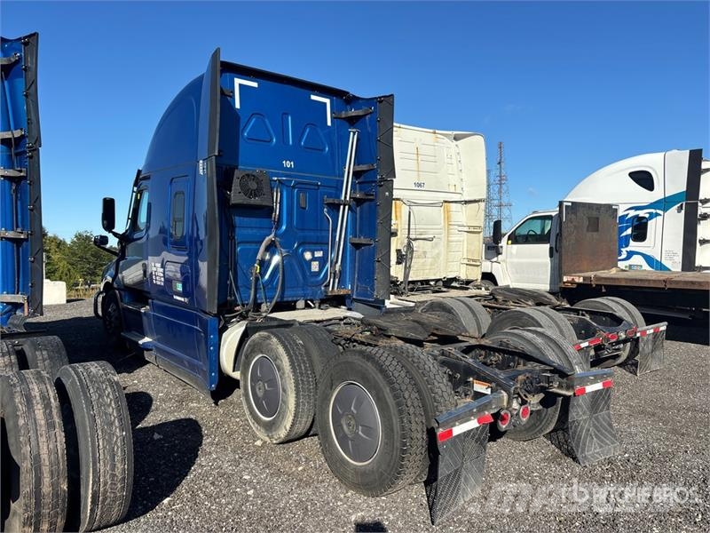 Freightliner Cascadia 126 6x4 T/A Sleeper Truck Tractor Tractor Units