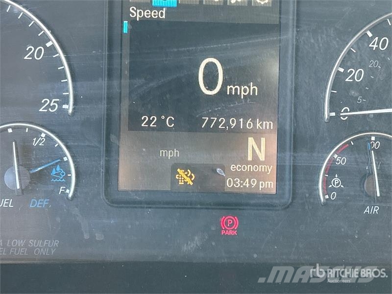 Freightliner Cascadia 126 6x4 T/A Sleeper Truck Tractor Sattelzugmaschinen