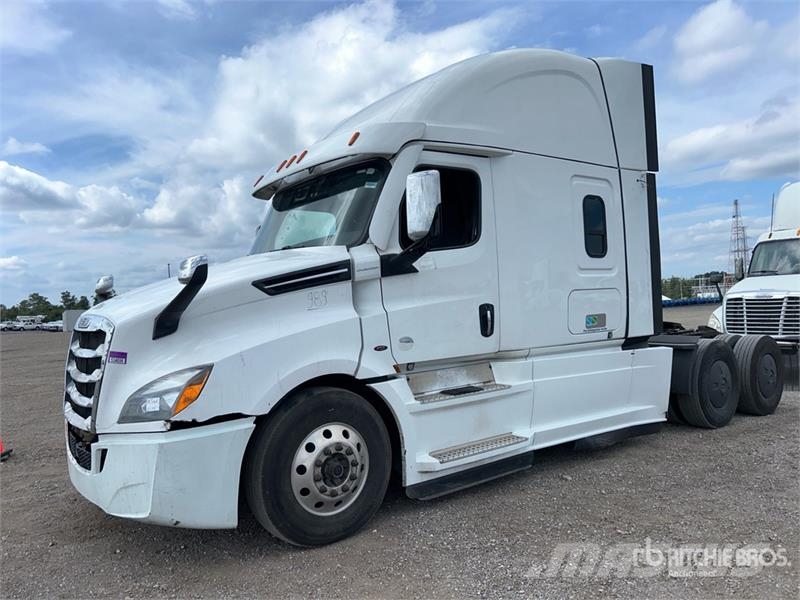 Freightliner Cascadia 126 6x4 T/A Sleeper Truck Tractor Tractor Units