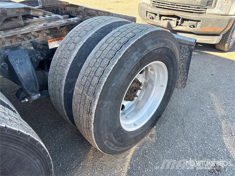 Freightliner Cascadia 126 6x4 T/A Sleeper Truck Tractor Cavalos mecânicos
