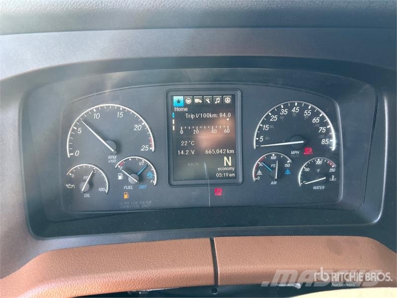 Freightliner Cascadia 126 6x4 T/A Sleeper Truck Tractor Седельные тягачи