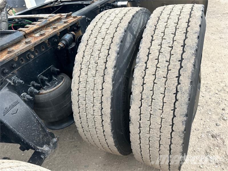 Freightliner Cascadia 126 وحدات الجر