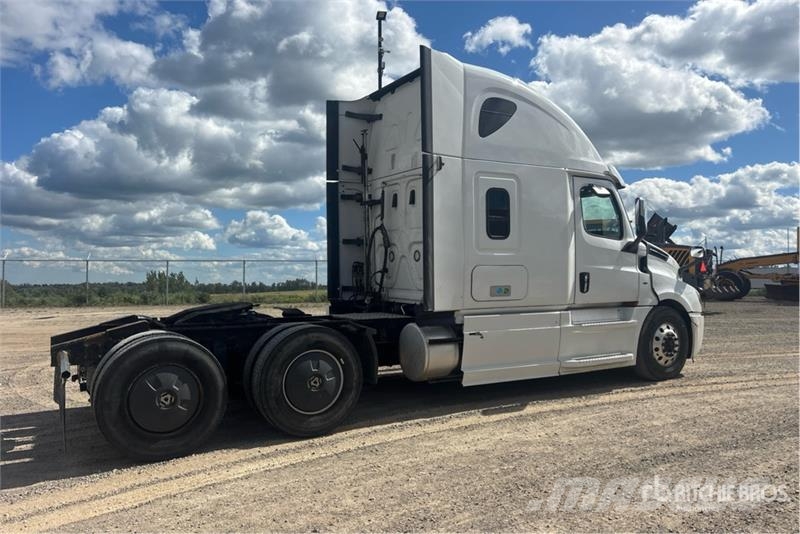 Freightliner Cascadia 126 6x4 T/A Sleeper Truck Tractor Vilcēji