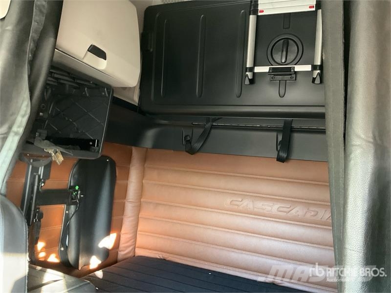 Freightliner Cascadia 126 6x4 T/A Sleeper Truck Tractor Motrici e Trattori Stradali
