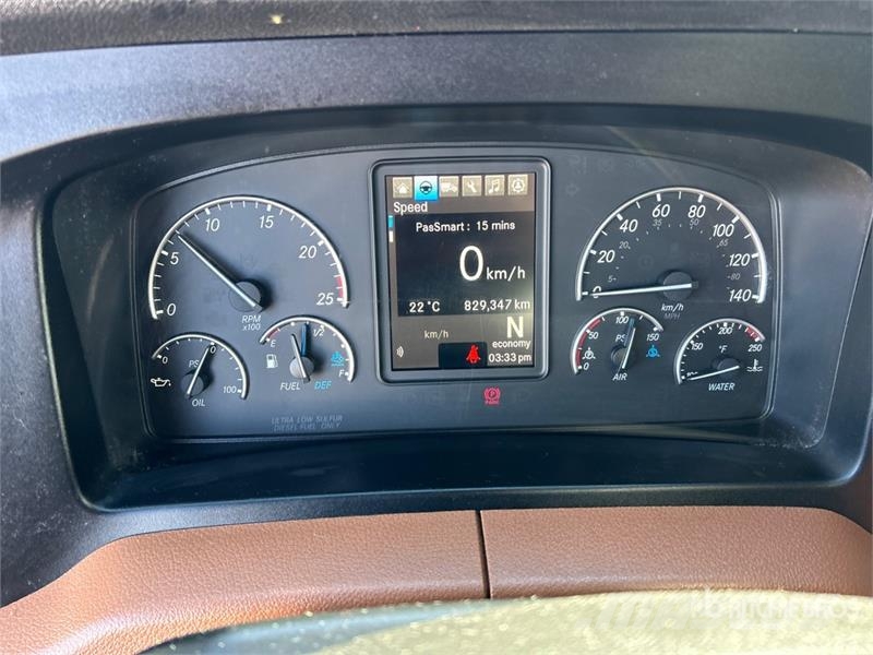 Freightliner Cascadia 126 وحدات الجر