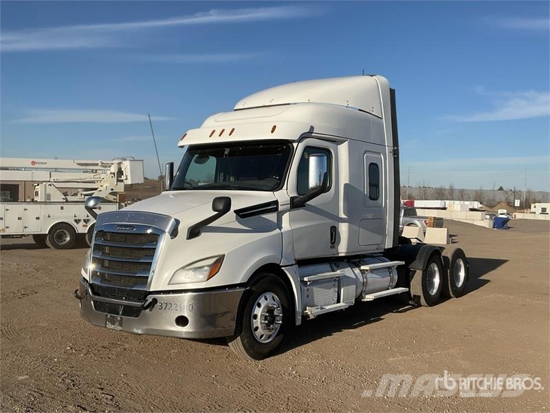 Freightliner Cascadia 126 6x4 T/A Sleeper Truck Tractor Traktorske jedinice