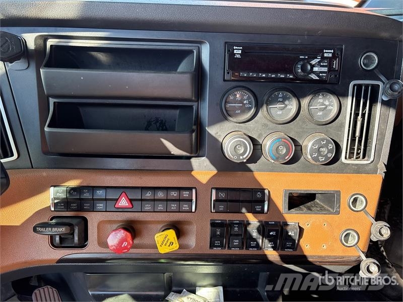 Freightliner Cascadia 126 Vetopöytäautot