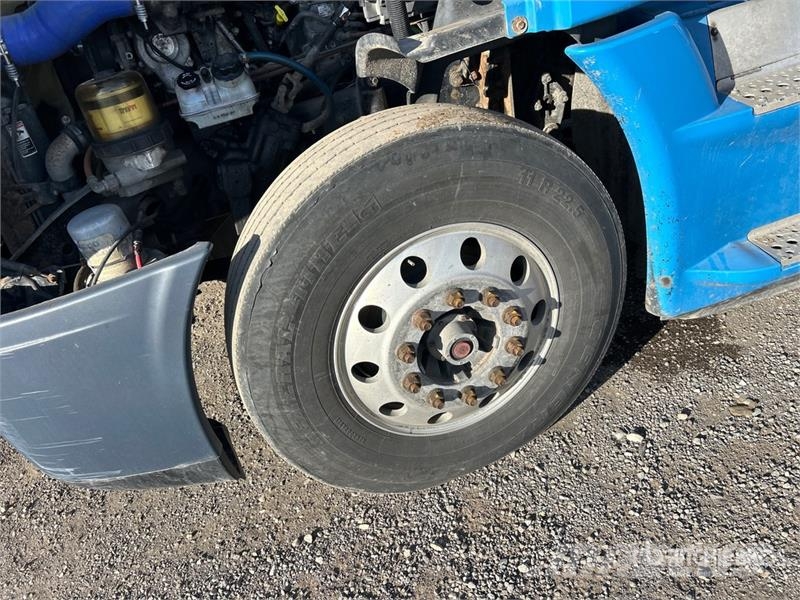 Freightliner Cascadia 125 6x4 T/A Sleeper Truck Tractor Tegljači
