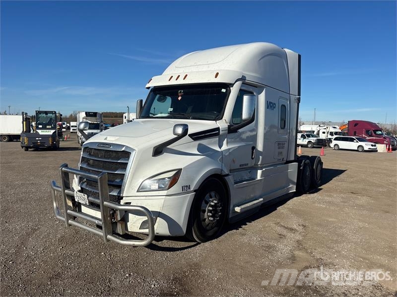 Freightliner Cascadia 126 6x4 T/A Sleeper Truck Tractor Тягачі