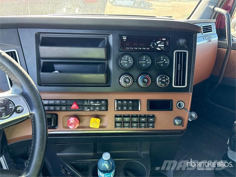 Freightliner Cascadia 126 6x4 T/A Sleeper Truck Tractor Cavalos mecânicos