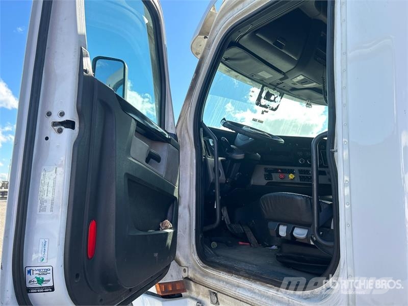 Freightliner Cascadia 126 6x4 T/A Sleeper Truck Tractor Седельные тягачи