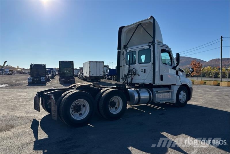 Freightliner Cascadia 126 Vetopöytäautot