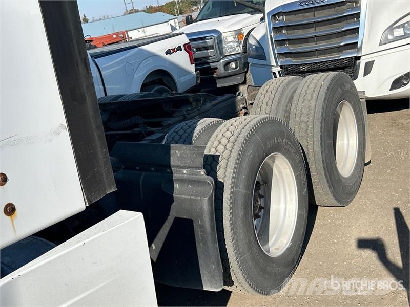 Freightliner Cascadia 125 6x4 T/A Sleeper Truck Tractor Truck Tractor Units