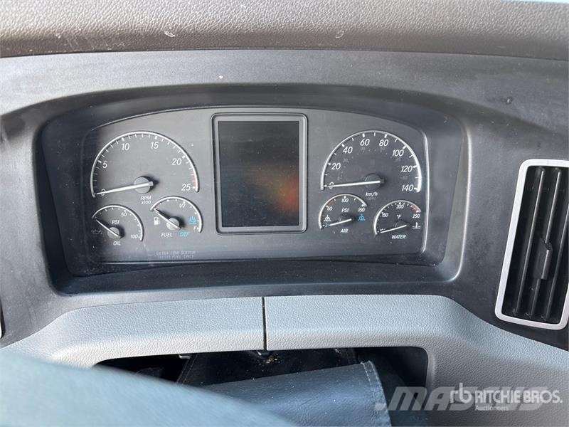 Freightliner Cascadia 126 T/A Sleeper Truck Tractor Sattelzugmaschinen