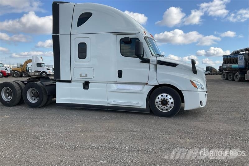 Freightliner Cascadia 126 6x4 T/A Sleeper Truck Tractor وحدات الجر