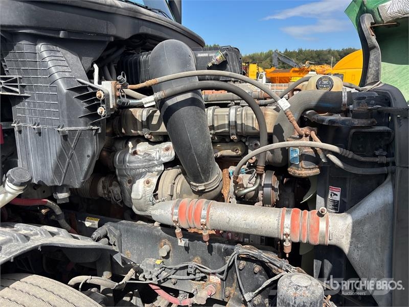 Freightliner Cascadia 126 6x4 T/A Sleeper Truck Tractor Тягачі