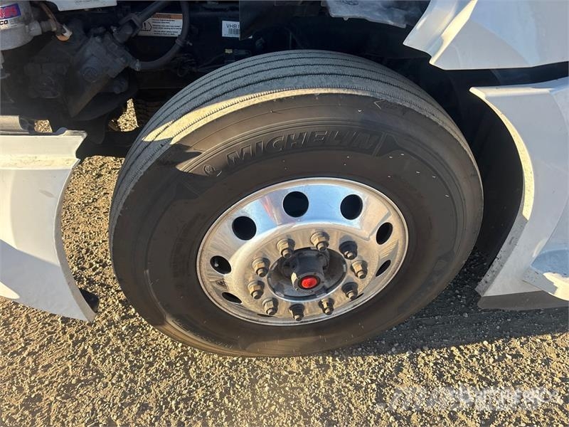 Freightliner Cascadia 126 وحدات الجر