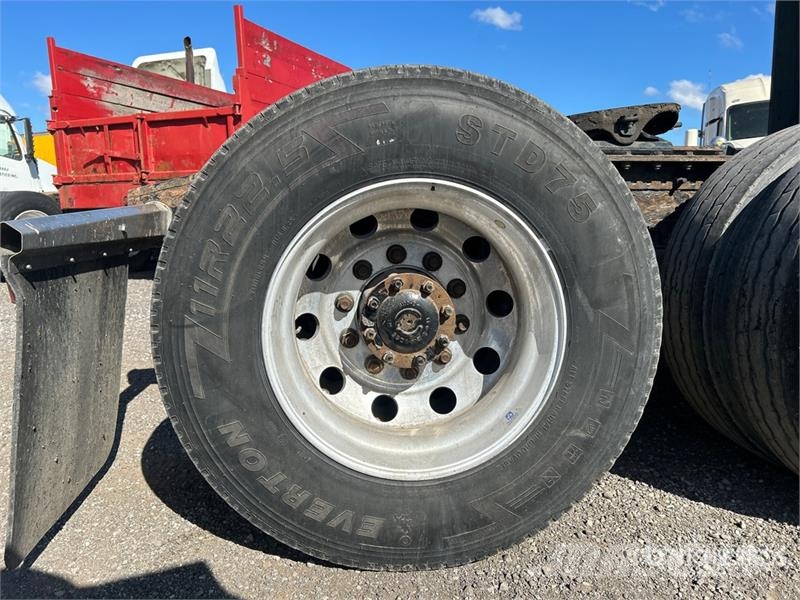 Freightliner Cascadia 126 6x4 T/A Sleeper Truck Tractor Седельные тягачи