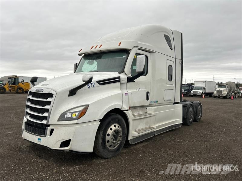 Freightliner Cascadia 126 T/A Sleeper Truck Tractor Tractor Units