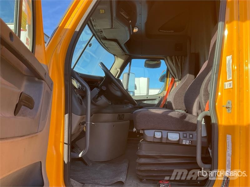 Freightliner Cascadia 125 6x4 Evolution T/A Sleeper Truck Tract Влекачи