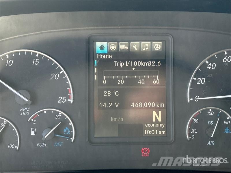 Freightliner Cascadia 126 6x4 T/A Sleeper Truck Tractor Nyergesvontatók
