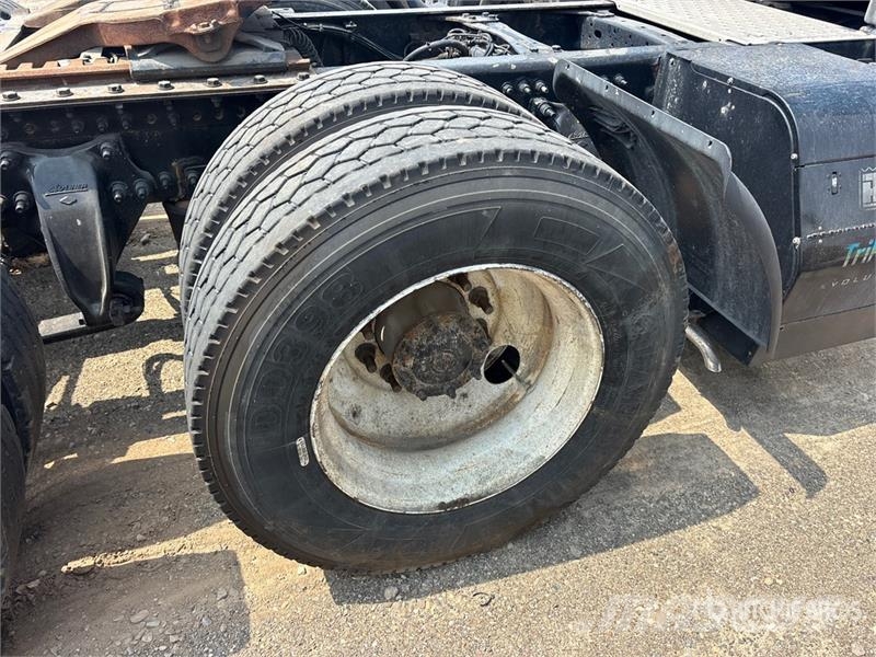 Freightliner Cascadia 126 6x4 T/A Sleeper Truck Tractor (Inoper Autotractoare