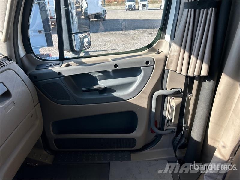 Freightliner Cascadia 125 6x4 T/A Sleeper Truck Tractor Truck Tractor Units