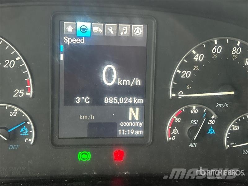 Freightliner Cascadia 126 T/A Sleeper Truck Tractor Tractor Units