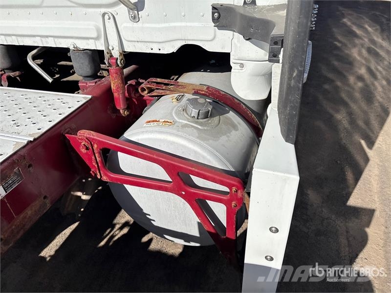 Freightliner Cascadia 126 6x4 T/A Sleeper Truck Tractor Тягачі