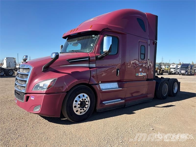 Freightliner Cascadia 126 6x4 T/A Sleeper Truck Tractor Cavalos mecânicos