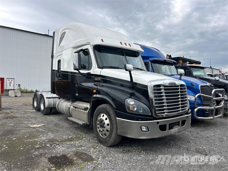 Freightliner Cascadia 125 6x4 T/A Sleeper Truck Tractor (Inoper Nyergesvontatók
