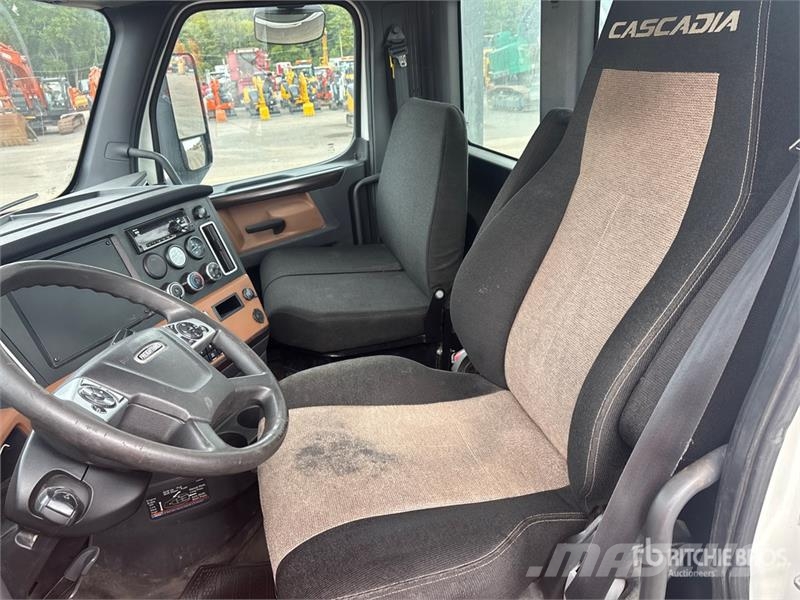 Freightliner Cascadia 126 Vetopöytäautot