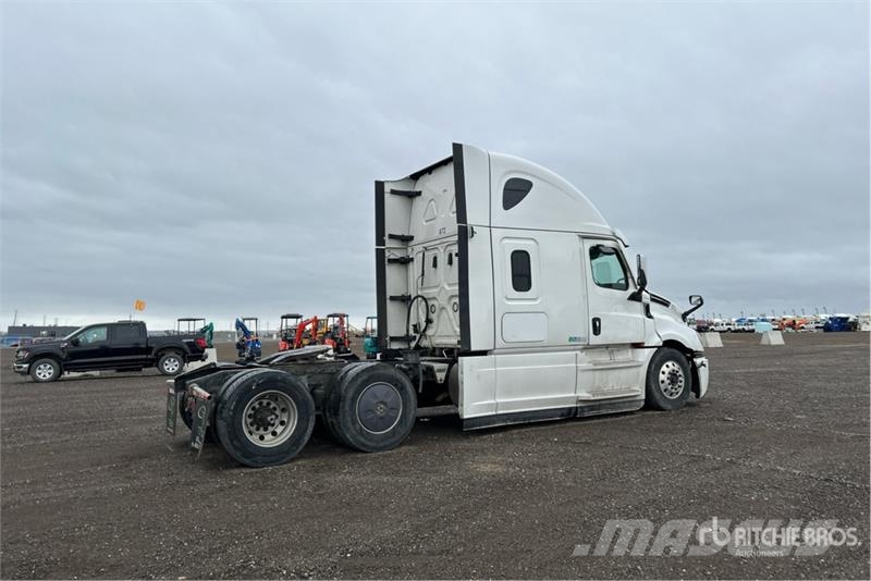 Freightliner Cascadia 126 T/A Sleeper Truck Tractor Tractor Units