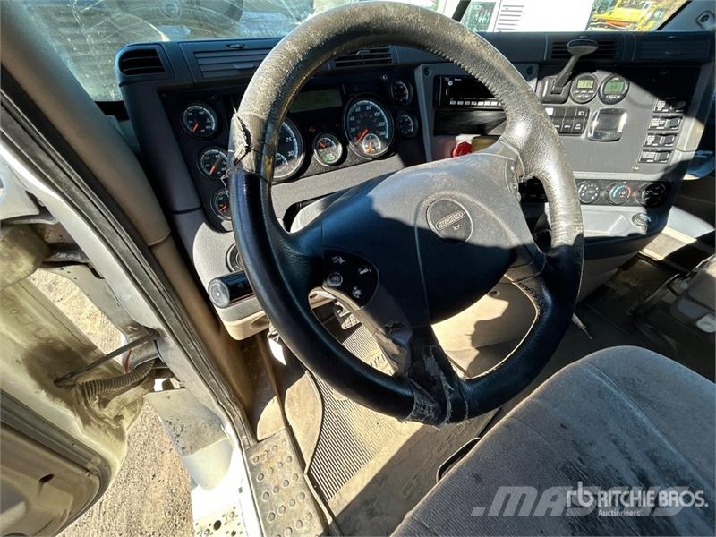 Freightliner Cascadia 125 6x4 T/A Sleeper Truck Tractor Sattelzugmaschinen