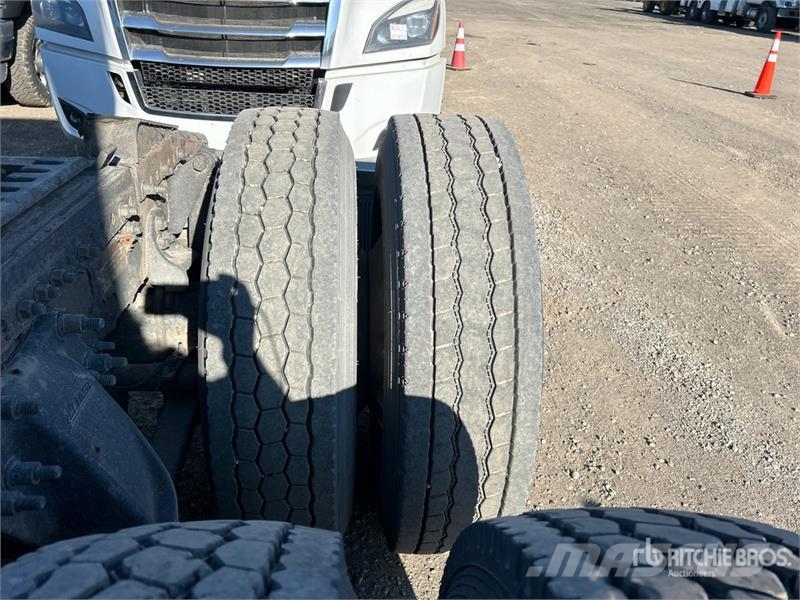 Freightliner Cascadia 125 6x4 T/A Sleeper Truck Tractor Truck Tractor Units