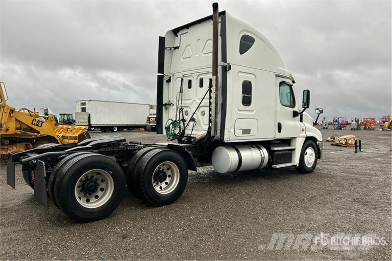 Freightliner Cascadia 125 6x4 T/A Sleeper Truck Tractor Tractores (camiões)