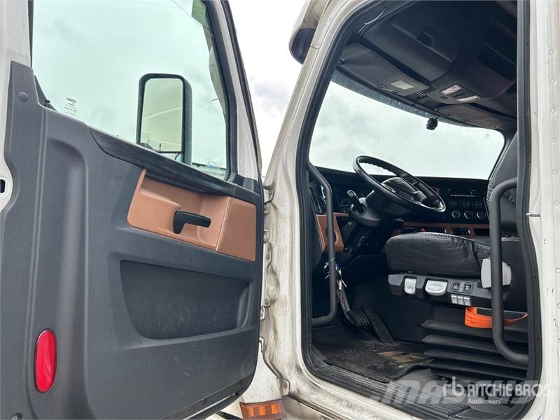 Freightliner Cascadia 126 Naudoti vilkikai