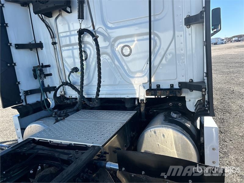 Freightliner Cascadia 126 Trekkers