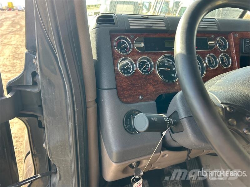 Freightliner Cascadia 125 6x4 T/A Sleeper Truck Tractor Седельные тягачи