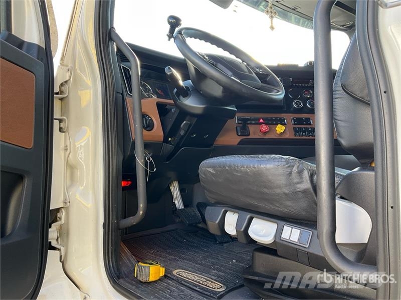 Freightliner Cascadia 126 6x4 T/A Sleeper Truck Tractor وحدات الجر